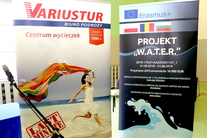 Uczniowie z Rumunii i Bułgarii w elbląskiej „Jedenastce”. Powitano ich chlebem i solą