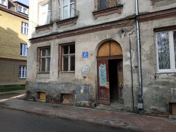 Ul. Czerniakowska 27