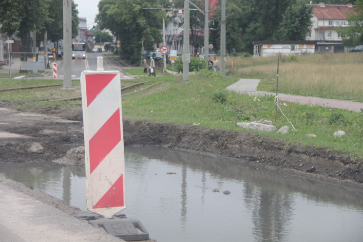 Ulewa dała się we znaki na remontowanych odcinkach dróg