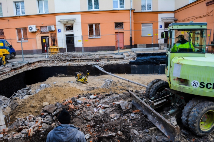 Ulica Mączna: zasypują były skład opału