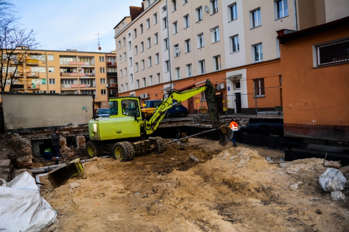 Ulica Mączna: zasypują były skład opału