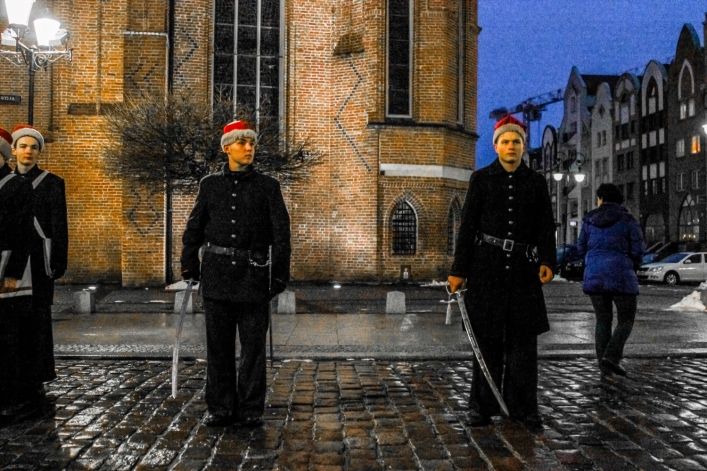 Ulicami elbląskiej starówki przeszedł  „Marsz Podchorążych” (+foto)
