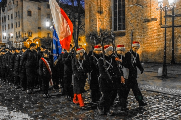 Ulicami elbląskiej starówki przeszedł  „Marsz Podchorążych” (+foto)