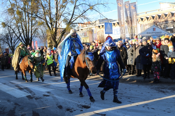 Ulicamy Elbląga przeszedł barwny Orszak Trzech Króli