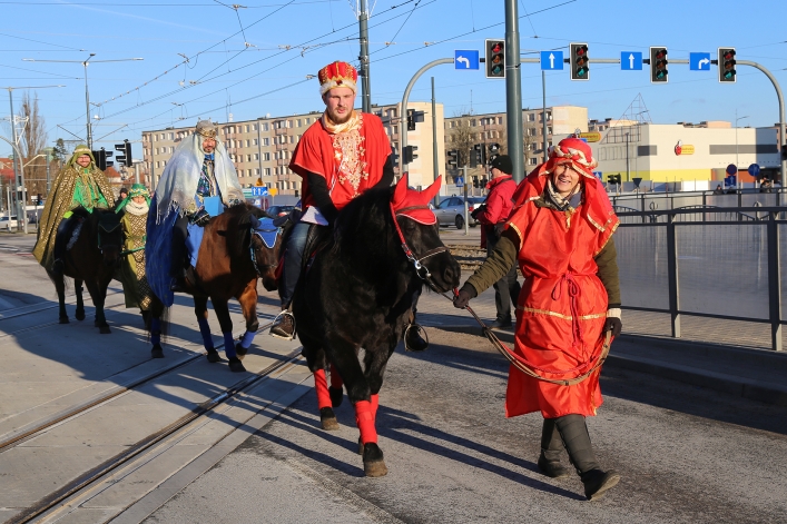 Ulicamy Elbląga przeszedł barwny Orszak Trzech Króli
