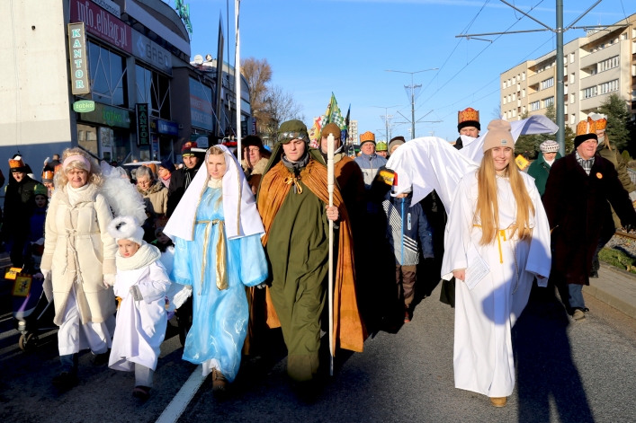 Ulicamy Elbląga przeszedł barwny Orszak Trzech Króli