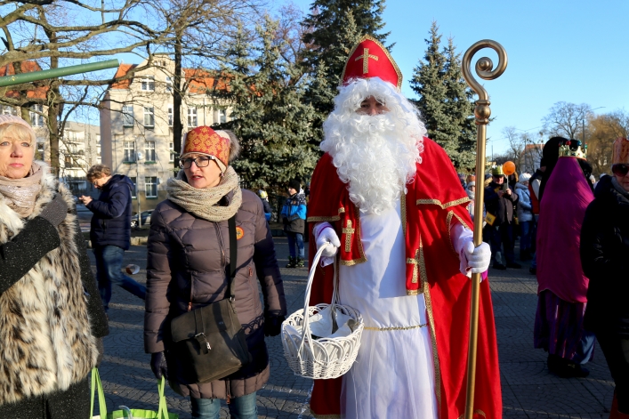 Ulicamy Elbląga przeszedł barwny Orszak Trzech Króli