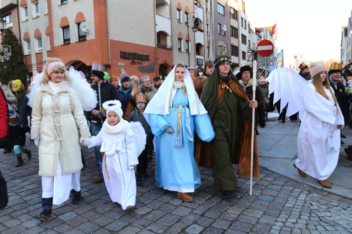 Ulicamy Elbląga przeszedł barwny Orszak Trzech Króli