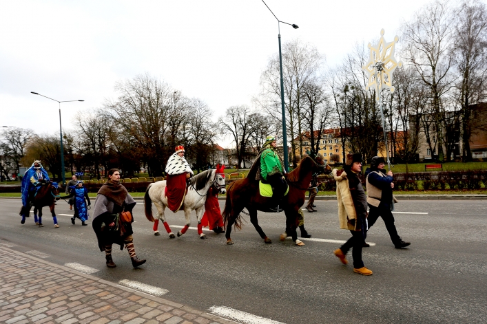 Ulicamy Elbląga przeszedł Orszak Trzech Króli (+ zdjęcia)