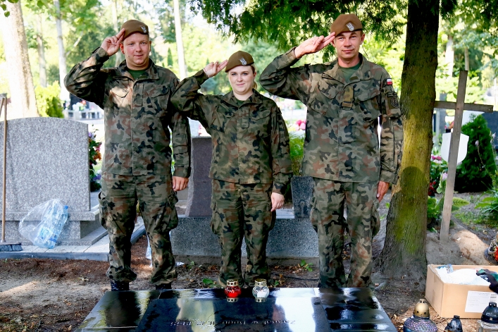 Uporządkowali groby powstańców warszawskich spoczywających na elbląskich nekropoliach