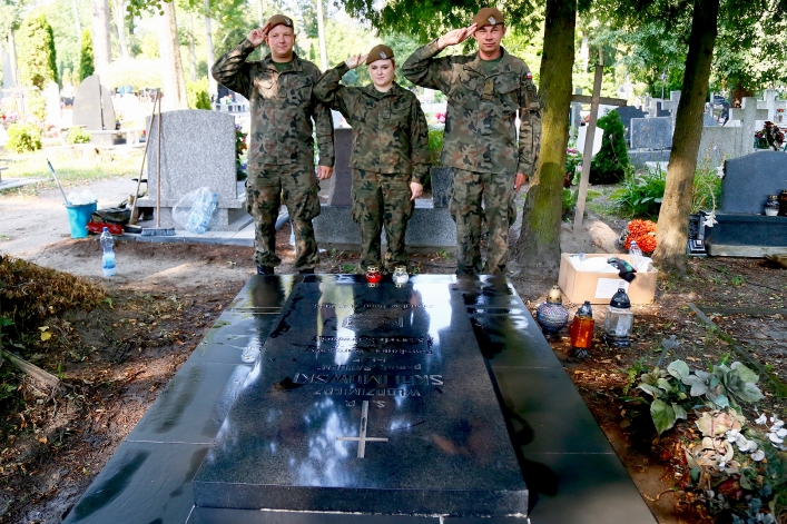 Uporządkowali groby powstańców warszawskich spoczywających na elbląskich nekropoliach