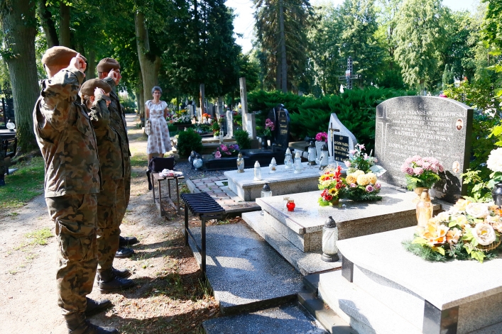 Uporządkowali groby powstańców warszawskich spoczywających na elbląskich nekropoliach