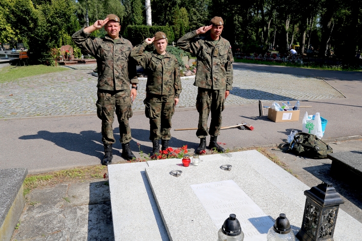 Uporządkowali groby powstańców warszawskich spoczywających na elbląskich nekropoliach