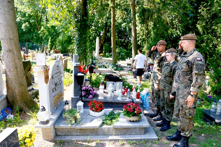 Uporządkowali groby powstańców warszawskich spoczywających na elbląskich nekropoliach