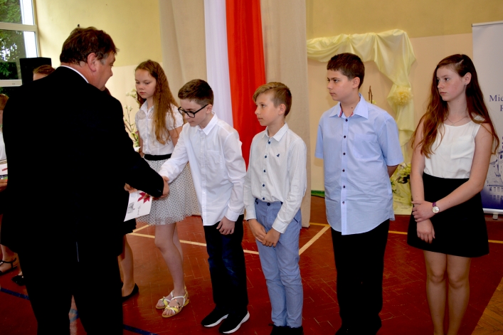 Uroczyste, miejskie zakończenie roku szkolnego (+ zdjęcia)