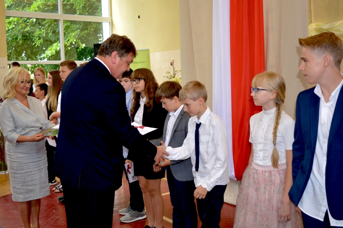 Uroczyste, miejskie zakończenie roku szkolnego (+ zdjęcia)