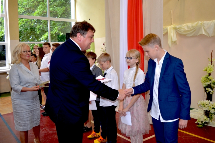 Uroczyste, miejskie zakończenie roku szkolnego (+ zdjęcia)