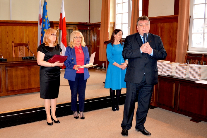 Uroczystość wręczenia stypendiów dla gimnazjalistów z Elbląga (+ zdjęcia)