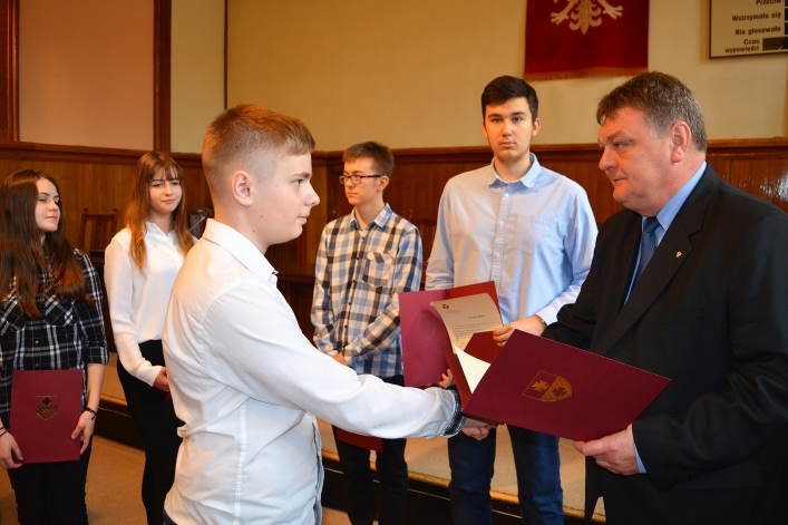 Uroczystość wręczenia stypendiów dla gimnazjalistów z Elbląga (+ zdjęcia)