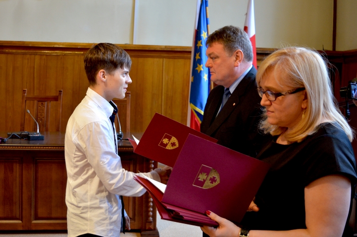 Uroczystość wręczenia stypendiów dla gimnazjalistów z Elbląga (+ zdjęcia)