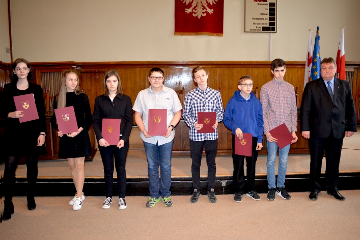 Uroczystość wręczenia stypendiów dla gimnazjalistów z Elbląga (+ zdjęcia)
