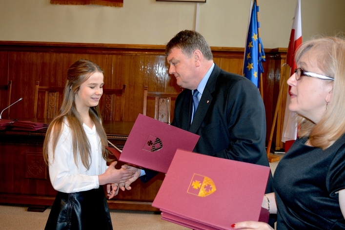 Uroczystość wręczenia stypendiów dla gimnazjalistów z Elbląga (+ zdjęcia)