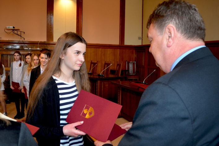 Uroczystość wręczenia stypendiów dla gimnazjalistów z Elbląga (+ zdjęcia)