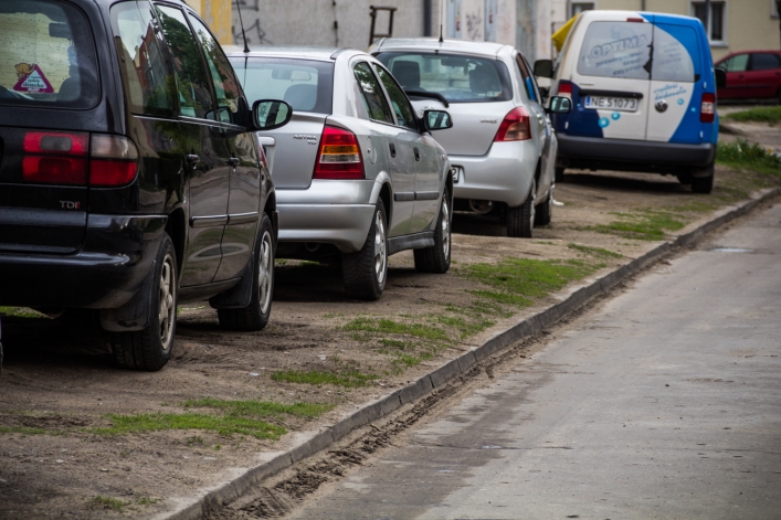 Uwaga, ciasno! Na ulicę Barona służby ratunkowe nie dojadą