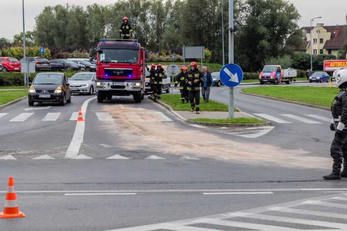Uwaga kierowcy! Plama oleju na Królewieckiej