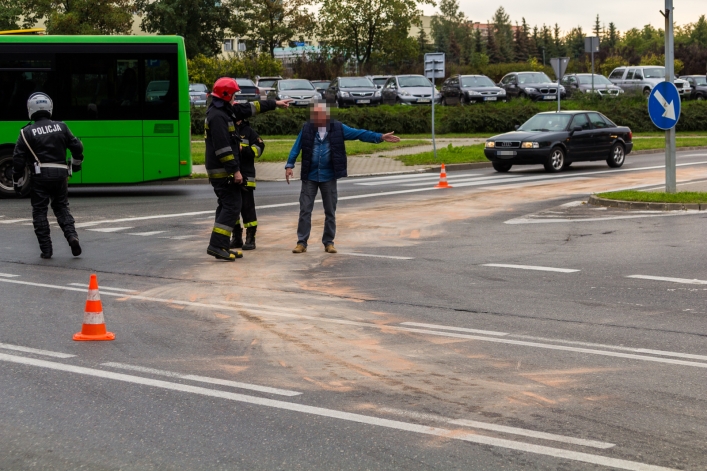 Uwaga kierowcy! Plama oleju na Królewieckiej