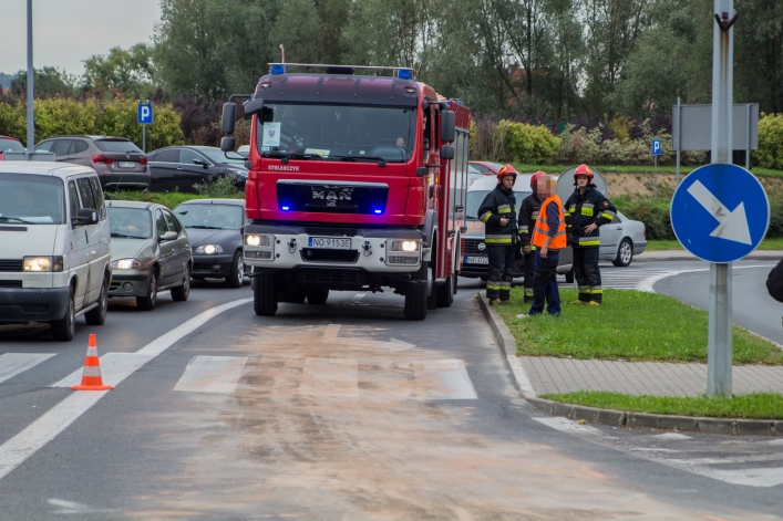 Uwaga kierowcy! Plama oleju na Królewieckiej