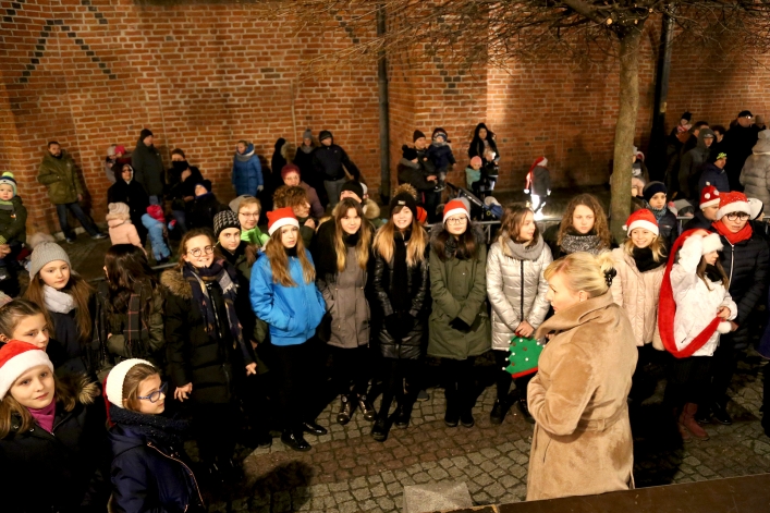 W dzień patrona Elbląga na Starym Mieście rozbłysła choinka
