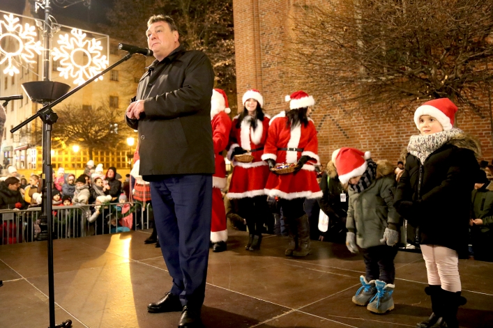 W dzień patrona Elbląga na Starym Mieście rozbłysła choinka