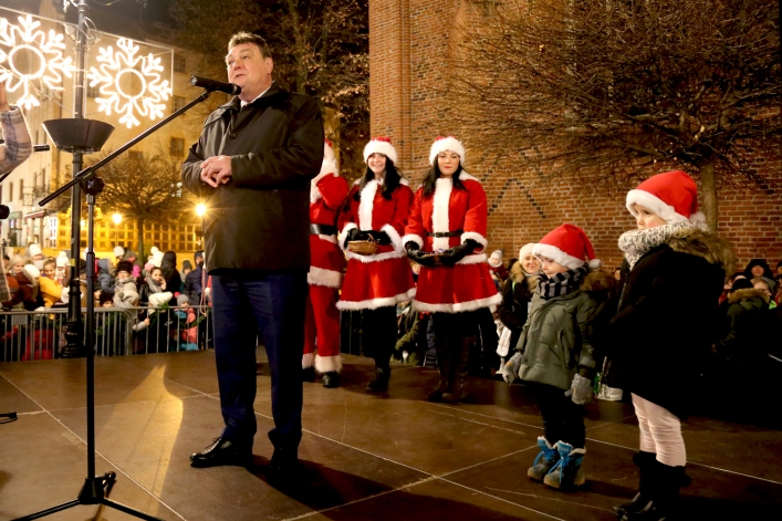 W dzień patrona Elbląga na Starym Mieście rozbłysła choinka