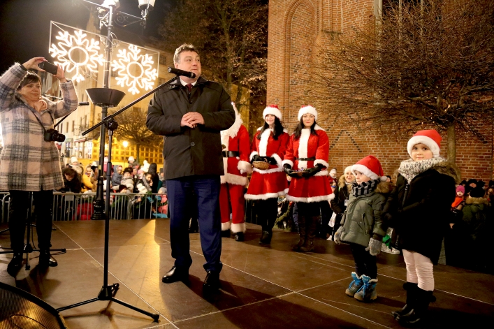 W dzień patrona Elbląga na Starym Mieście rozbłysła choinka