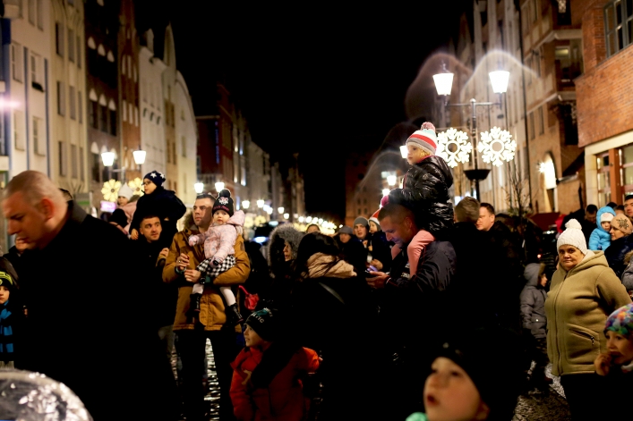 W dzień św. Mikołaja – patrona Elbląga – rozbłysła światełkami miejska choinka