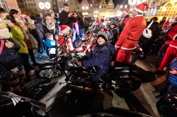 W Elblągu czuć już Magię Świąt. Na Starym Mieście rozbłysła choinka
