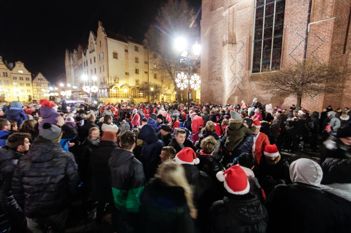 W Elblągu czuć już Magię Świąt. Na Starym Mieście rozbłysła choinka