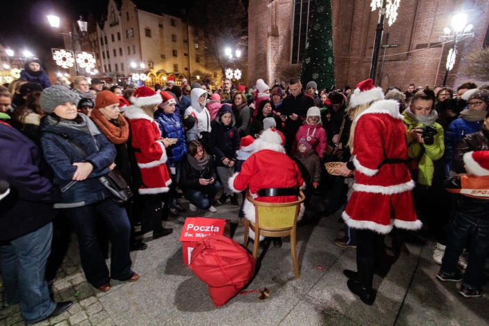 W Elblągu czuć już Magię Świąt. Na Starym Mieście rozbłysła choinka