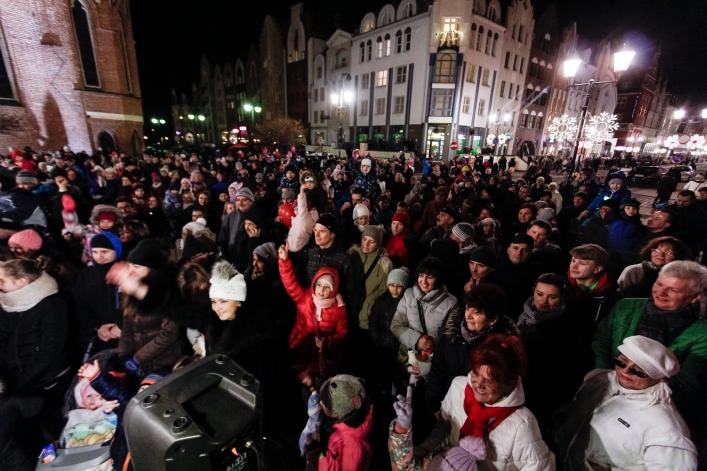 W Elblągu czuć już Magię Świąt. Na Starym Mieście rozbłysła choinka