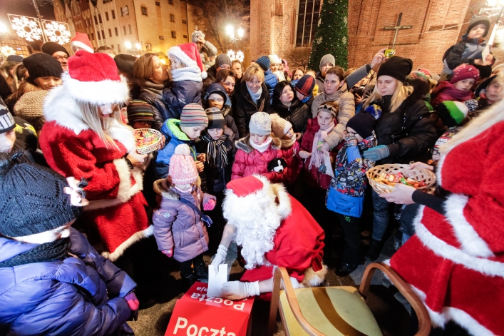 W Elblągu czuć już Magię Świąt. Na Starym Mieście rozbłysła choinka