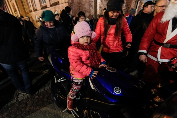 W Elblągu czuć już Magię Świąt. Na Starym Mieście rozbłysła choinka