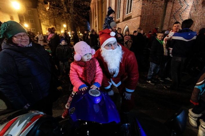 W Elblągu czuć już Magię Świąt. Na Starym Mieście rozbłysła choinka