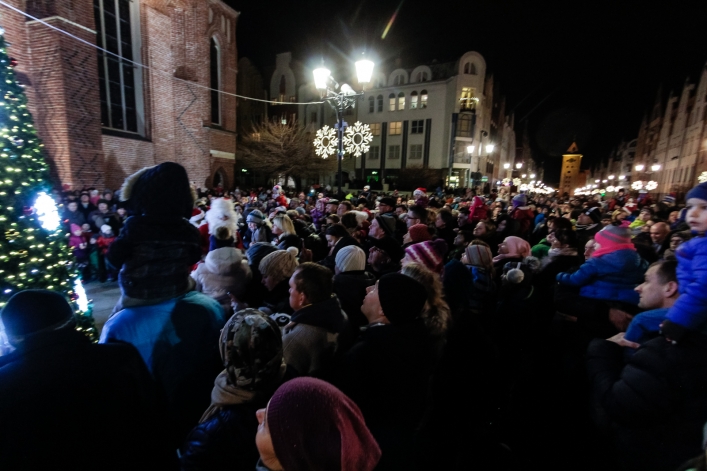 W Elblągu czuć już Magię Świąt. Na Starym Mieście rozbłysła choinka