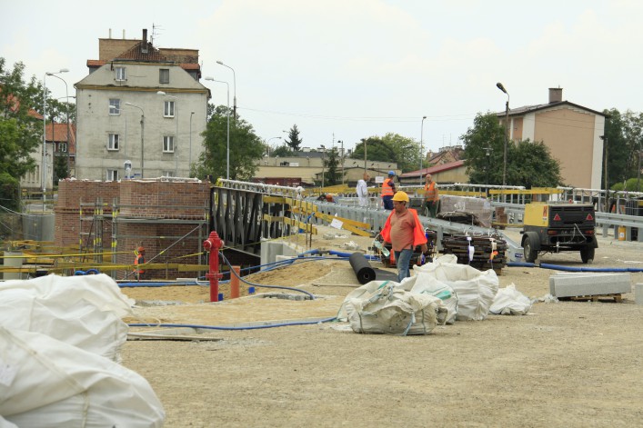 W kwietniu 2013 r. zakończy się budowa mostów na rzece Elbląg