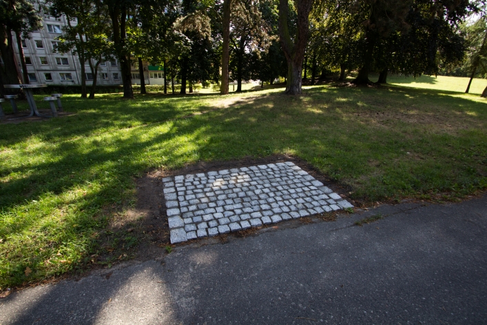 W Parku Modrzewie będą placyki pod ławki