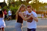 W rytmach bachaty przy fontannie