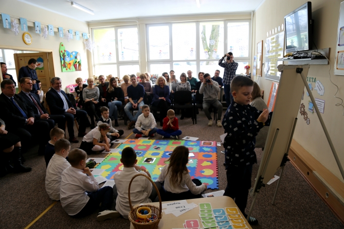 W SP nr 19 w Elblągu dzieci od najmłodszych lat z polskimi robotami za pan brat