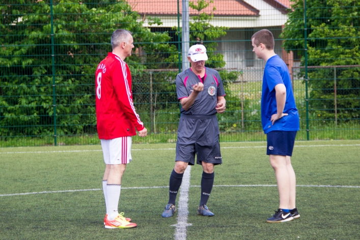 Walka była zacięta, jednak to wykładowcy dominowali na boisku