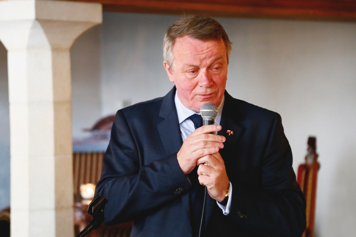 Wicemer Compiègne wręczył złoty medal prezydentowi Elbląga